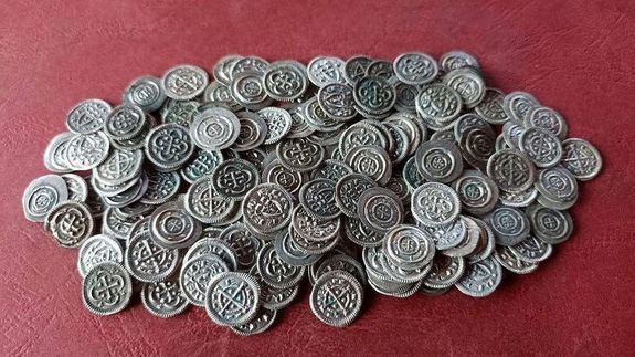  �rp�d-kori ez�stkincsek a j�szber�nyi J�sz M�zeumban. K�p forr�sa: Gyulai Alm�sy-kast�ly L�togat�k�zpont – Erkel Ferenc M�zeum Facebook-oldala   