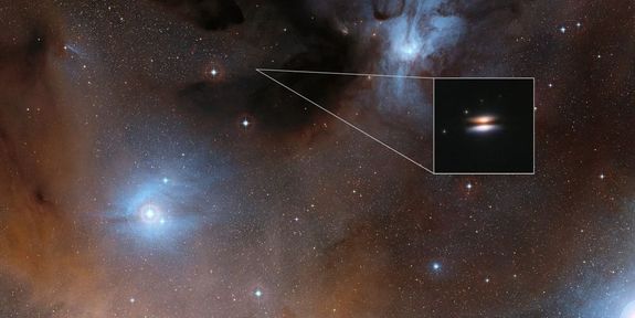 A Rep�l� Cs�szealj bolyg�k�pz� korong elhelyezked�se a K�gy�tart� (Ophiuchus) csillagkeletkez�si ter�leten. Forr�s: ESO/NASA/ESA – konkoly.hu   