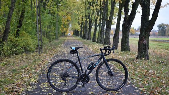 B�k�s v�rmegy�b�l, Ker�kp�rosbar�t telep�l�s-d�jat kapott Szarvas v�rosa. A k�pen ker�kp�r�t Szarvas �s B�k�sszentandr�s k�z�tt. K�p forr�sa: bringazas.hu   