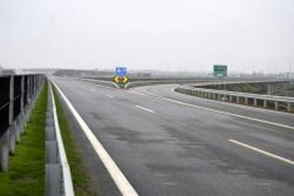 �tadt�k az M4-es aut��t T�r�kszentmikl�s �s Kis�jsz�ll�s k�z�tti 34,3 kilom�teres szakasz�t, 2025. december 22-�n. K�p: MTI / M�th� Zolt�n   