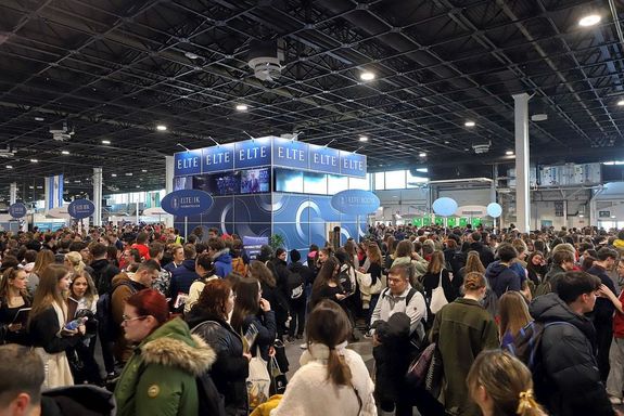 A Cambridge-i Egyetem �llami tudom�nyegyetem az Egyes�lt Kir�lys�gban, Cambridge v�ros�ban. Angol nyelvter�leten, Oxford ut�n a m�sodik, vil�gviszonylatban, a harmadik legr�gebbi, folyamatosan m�k�d� fels�oktat�si int�zm�ny. Az egyetemet 1209-ben alap�tott�k. Jelenleg 13 magyar di�k tanul itt. K�p: Shutterstock