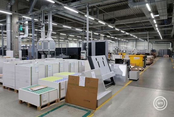 Az osztr�k csomagol�anyag-gy�rt� v�llalat �sszesen, 5,5 milli�rd forint �rt�kben hajtott v�gre kapacit�sb�v�t�st az ut�bbi �vekben, amihez a korm�nyzat mintegy 1,5 milli�rd forint t�mogat�st ny�jtott. K�p: MTI / Lehoczky P�ter