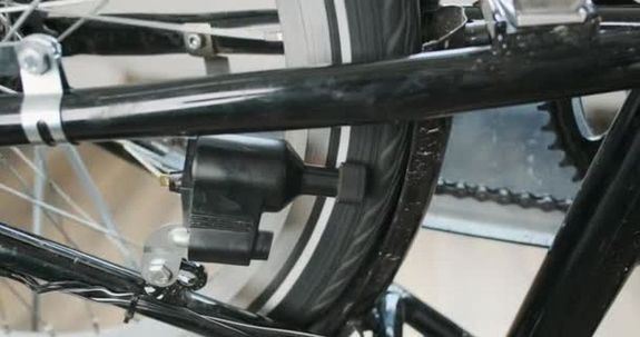  A gyomaendr�di f�rfi elismerte, ellopta a tetszet�s ker�kp�rt, melyet vonattal vitt haza. A k�p illusztr�ci�. K�p: DepositPhotos   