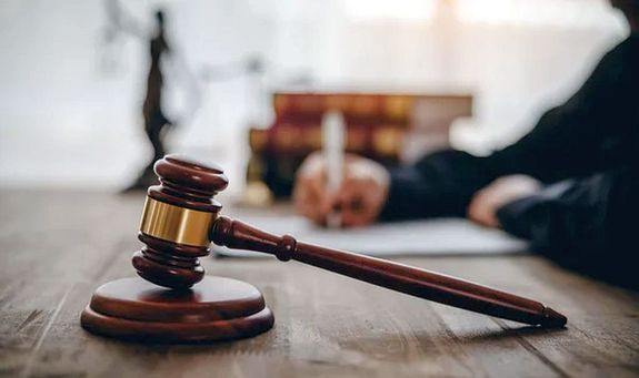 A b�r�s�gi fogalmaz� feladata a b�r�i tiszts�g ell�t�s�hoz sz�ks�ges gyakorlati ismeretek megszerz�se. A k�p illusztr�ci�. K�p: DepositPhotos   