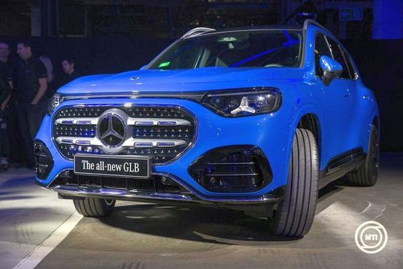 A Mercedes-Benz �j modellje a gy�rt�sind�t� �nneps�gen, Kecskem�ten, 2026. janu�r 19-�n. A Mercedes megkezdi az �j, teljesen elektromos meghajt�s� GLB modellj�nek sorozatgy�rt�s�t, Kecskem�ten. K�p: MTI / B�s Csaba