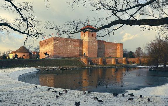 A Gyulai Várban, minden hónap utolsó szombatján, a mohácsi csata 500. évfordulójára emlékeznek a 14 órakor kezdődő előadásokkal. Kép: Gyulai Vár Facebook-oldala A Gyulai Várban, minden hónap utolsó szombatján, a mohácsi csata 500. évfordulójára emlékeznek a 14 órakor kezdődő előadásokkal. Kép: Gyulai Vár Facebook-oldala