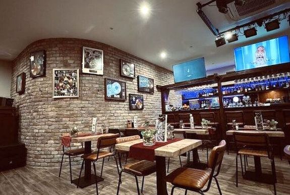 Dr. Müller Adrien lesz a ma esti vendég a gyulai La Sposa Caffe-ban. Kép forrása: vistgyula.com Dr. Müller Adrien lesz a ma esti vendég a gyulai La Sposa Caffe-ban. Kép forrása: vistgyula.com