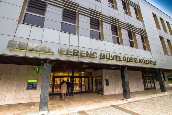 A gyulai Erkel Ferenc M�vel�d�si K�zpontba, a febru�r 17-i, keddi, 17 �rakor kezd�d� el�ad�sra a bel�p�s d�jtalan, de regisztr�ci�hoz k�t�tt. Regisztr�ci� szem�lyesen, a helysz�nen lehets�ges, vagy a +36 66 463 544-es telefonsz�mon. K�p forr�sa: Gyulakult