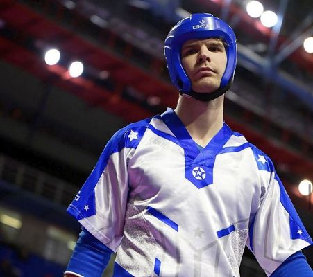 B�lint Martin, a t�bbsz�r�s vil�g- �s Eur�pa-bajnok, Eur�pa J�t�kok-gy�ztes magyar pointfightingos versenyz� tripl�zott Ath�nban. K�p forr�sa: Szerz�