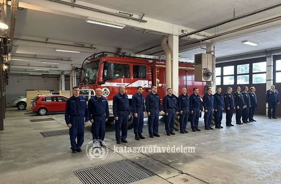 Szeghalmon, a t�zolt�-parancsnoks�gon, h�tf�n adt�k �t az �j, komplex, t�zolt� g�pj�rm�fecskend�t. K�pek forr�sa: B�k�s V�rmegyei Katasztr�fav�delmi Igazgat�s�g