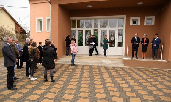 Dombegyh�zon, a fel�j�tott m�vel�d�si h�z – Dombegyh�zi K�z�ss�gi Sz�nt�r �s K�nyvt�r – �tad�si �nneps�ge tavaly, decemberben volt. K�p forr�sa: Dombegyh�z Nagyk�zs�g �nkorm�nyzat�nak Facebook-oldala