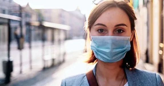 A l�g�ti megbeteged�sek sz�m�nak n�veked�se miatt, az orosh�zi k�rh�zban is k�telez� az orrot �s sz�jat eltakar� maszk. A k�p illusztr�ci�. K�p: Shutterstock