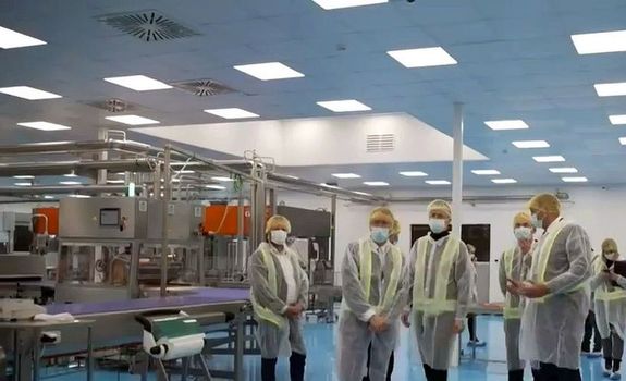 A c�gcsoport Szad�n, robotiz�lt szeletgy�rt� �zemet �p�tett. K�p forr�sa: MTI   