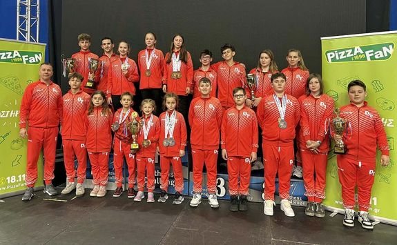 Az er�s mez�nyben, a B�k�s Megyei Harcm�v�sz Sz�vets�g klubjai k�z�l a b�k�scsabai JALTE – Debreczeni team versenyz�i l�ptek tatamira. K�p forr�sa: Szerz�   