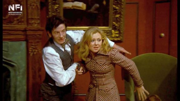 Tim�r B�la A Pendragon legenda c�m� filmben, Osborne Pendragon szerep�ben, Hal�sz Judittal. J�t�kfim, 1974, rendez� R�v�sz Gy�rgy. K�p forr�sa: Nemzeti Filmint�zet