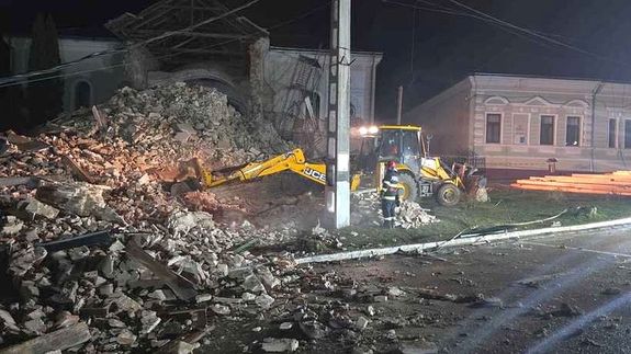 A szil�gycsehi templom leomlott �p�letr�sze. K�pek: Fot�: Cata Blue / Facebook. K�pek forr�sa: kronika.ro   