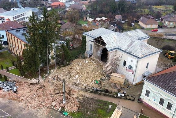 A templomtorony a leoml�sa ut�n. K�pek forr�sa: Kronika.ro