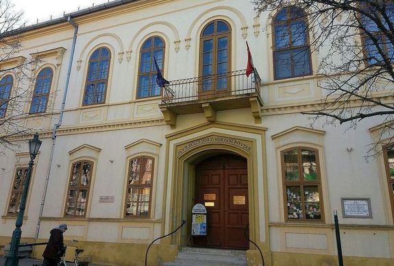 H�tf�n, el�ad�sra, kedden, k�nyvbemutat�ra v�rj�k az �rdekl�d�ket a gyulai Mogyor�ssy J�nos V�rosi K�nyvt�rba. K�p: Sz�ke Margit – Vitalap.hu