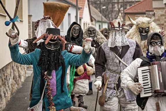 K�pek a kor�bbi, moh�csi bus�j�r�sokr�l. K�pek forr�sa: www.mohacsibusojaras.hu