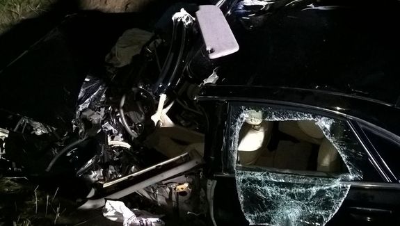  A szem�lyg�pkocsi az oldal�ra borulva �llt meg a v�zelvezet� �rokban, a balesetben tot�lk�rosra t�rt. A k�p illusztr�ci�. K�p: Police.hu   