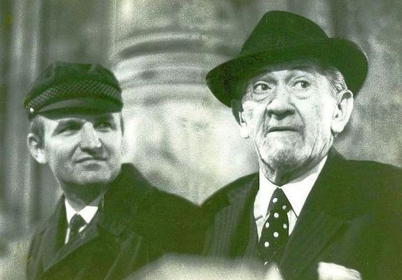 A B�k�s Megyei N�p�js�g – majd B�k�s Megyei H�rlap – f�szerkeszt�j�vel, dr. �rp�si Zolt�nnal, Budapesten, 1989-ben. El�sz�r a B�k�s Megyei N�p�js�g k�z�lte 1985-ben, a k�lt� Koh�n Gy�rgy c�m� vers�t. K�p forr�sa: Szerz�   