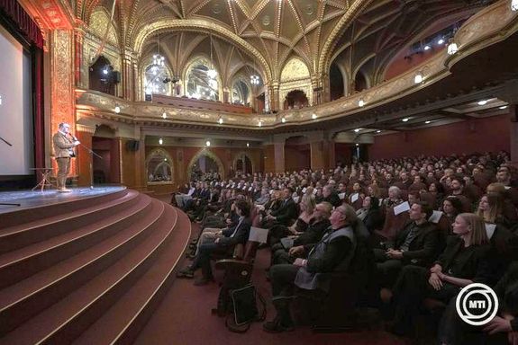 Az �ton lenni boldogs�g c�m� filmet febru�r 10-�n, tegnap este mutatt�k be Budapesten, az Ur�nia Nemzeti Filmsz�nh�zban. K�p: MTI / Szigetv�ry Zsolt