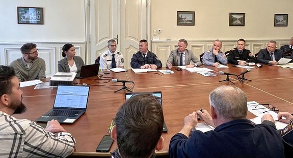 A gyulai v�rosh�z�n �s a gyulai verseny helysz�nein is egyeztettek a szervez�k. K�p forr�sa: dr. G�rg�nyi Ern� polg�rmester Facebook-oldala