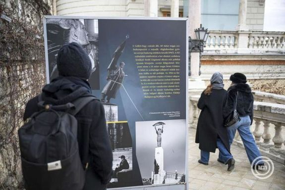 Az Elnyom�st�l szabads�gig - A Gell�rt-hegyi Citadella t�rt�nete c�mmel, a V�rkapit�nys�g t�rlata �prilis k�zep�ig l�that�, a V�rkert Baz�r Glorietthez vezet� r�mp�j�n. K�pek: MTI / Bodn�r Bogl�rka   