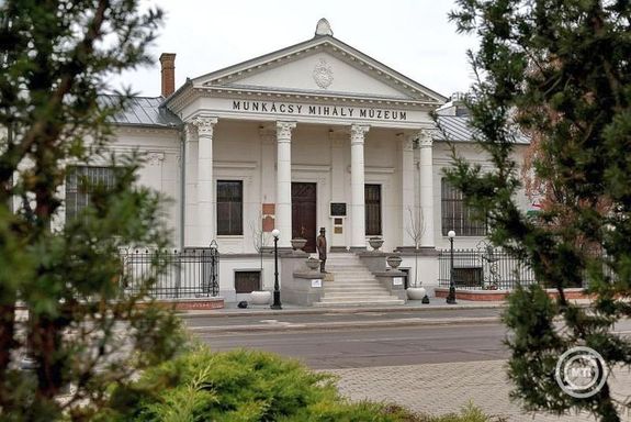 B�k�scsab�n, a Munk�csy Mih�ly M�zeum fel�j�t�sa els�sorban a m�eml�ki �p�letr�sz homlokzat�t �rintette. K�pek: MTI / Lehoczky P�ter   