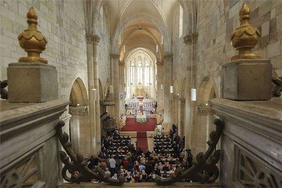 M�rton �ron �jratemet�si szertart�sa a gyulafeh�rv�ri sz�kesegyh�zban, 2016. szeptember 29-�n. K�p forr�sa: MTI / kronika.ro