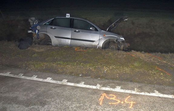 A kunszentm�rtoni aut�s az �rokba csap�dott �s nyolc napon t�l gy�gyul� s�r�l�st szenvedett. K�pek: B�k�s V�rmegyei Rend�r-f�kapit�nys�g