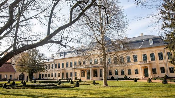 A Gyulai Alm�sy-kast�ly L�togat�k�zpont b�lterm�ben, ma, 17 �r�t�l, Her�des, J�zus �s a Szent V�ros - Jeruzs�lem t�rt�nete �s a bibliai r�g�szet c�mmel, dr. K�szeghy Mikl�s �kort�rt�n�sz el�ad�s�t hallgathatj�k meg az �rdekl�d�k. K�p: MTI / Rosta Tibor