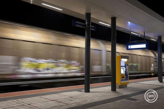 Febru�r 27-�n, p�nteken, hajnalban, elindult a teherforgalom M�V-csoport 150. sz�m� vonal�n, amely a Budapest-Belgr�d �jj��p�tett vas�tvonal magyarorsz�gi szakasza. K�pek: MTI / Lakatos P�ter   