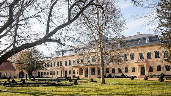  A m�helt�vol�tott h�lgyek fot�z�sa m�rcius 7-�n, szombaton, 9 �r�t�l lesz a Gyulai Alm�sy-kast�ly L�togat�k�zpont Stef�nia-sz�rny�nak b�lterm�ben. K�p: MTI / Rosta Tibor   