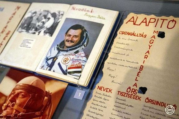 K�pek az Ir�ny a Galaxis! - Magyarorsz�g �s az �rkorszak c�m� ki�ll�t�sr�l, a Budapesti T�rt�neti M�zeumban. K�pek: MTI / Kov�cs M�rton   