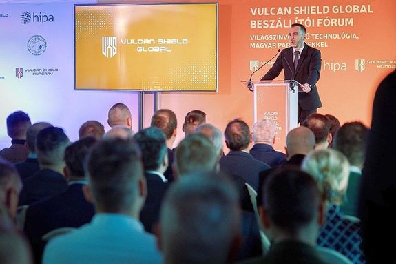 A B�k�s V�rmegyei Korm�nyhivatalban, besz�ll�t�i f�rumon, mintegy 60 helyi v�llalkoz�s vett r�szt. K�p: HIPA Nemzeti Befektet�si �gyn�ks�g   