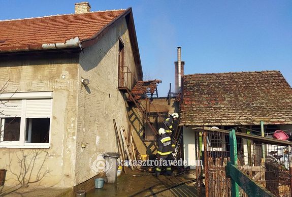 T�z keletkezett F�zesgyarmaton, egy csal�di h�z kaz�nh�z�ban, cs�t�rt�k�n, reggel. K�pek forr�sa: B�k�s V�rmegyei Katasztr�fav�delmi Igazgat�s�g   