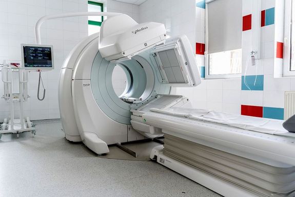 A magyar cs�cstechnol�gi�s g�p a gyulai k�rh�zban. K�pek forr�sa: B�k�s V�rmegyei K�zponti K�rh�z