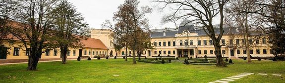 A Gyulai Alm�sy-kast�ly L�togat�k�zpont Stef�nia-sz�rny�ban, szerd�n, 17 �rakor mutatj�k be a MNL B�k�s V�rmegyei Lev�lt�r�nak �j k�tet�t. K�p: Agrikon-Alfa   