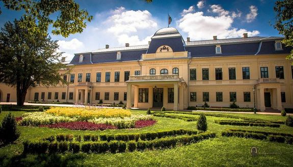 K�pek a t�z�ves gyulai Alm�sy-kast�lyr�l. K�pek forr�sa: gyulaikastely.hu