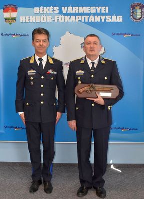 Kit�ntetettek Budapesten �s a B�k�s V�rmegyei Rend�r-f�kapit�nys�gon. K�pek forr�sa: B�k�s V�rmegyei Rend�r-f�kapit�nys�g – B�k�s v�rmegyei rend�rs�g Facebook-oldala