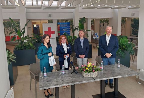 Tegnap, a Gyulai V�rf�rd�ben, sajt�t�j�koztat� keret�ben adtak �t k�tezer f�rd�jegyet a B�k�s v�rmegyei v�rad�k �nzetlens�g�nek megk�sz�n�s�re. K�pek forr�sa: Gyulai V�rf�rd� Facebook-oldala