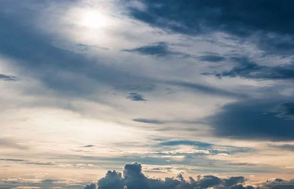 Napos-felh�s id� v�rhat� a h�tv�g�n. A k�p illusztr�ci�. K�p: DepositPhotos