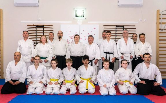  Aikid� szemin�rium volt B�k�scsab�n, a B�k�scsabai Dozs� Szabadid� Sport Egyes�let edz�term�ben, ahol Verebics Hajnalka sensei 6 danos aikid� mester oktatott. K�p forr�sa: Szerz�