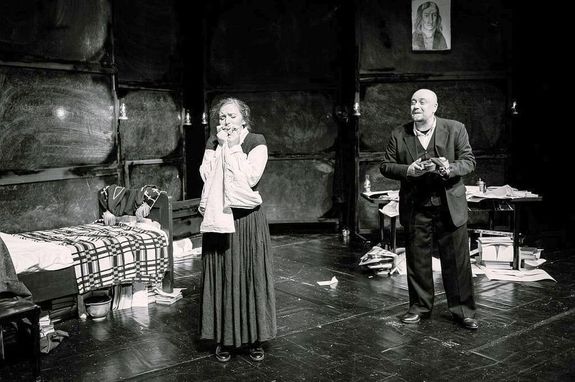 Jelenet az el�ad�sb�l. K�p forr�sa: gyulaivarszinhaz.hu      