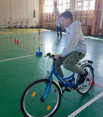 A ker�kp�ros iskol�s versenyek k�pei, Sarkadon. K�pek: B�k�s V�rmegyei Rend�r-f�kapit�nys�g   