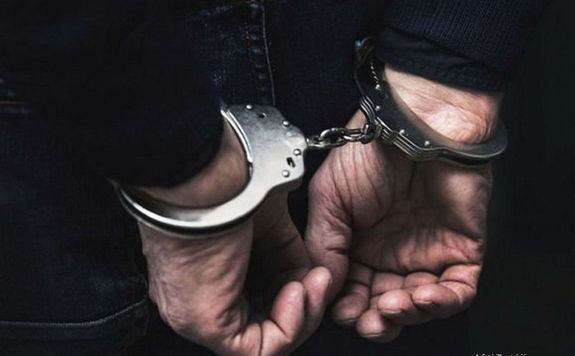 A b�k�si f�rfi m�soknak adott k�b�t�szernek min�s�l� anyagot, �s a gyorsteszt eredm�nye szerint, fogyasztott is k�b�t�szert. A k�p illusztr�ci�. K�p: Police.hu