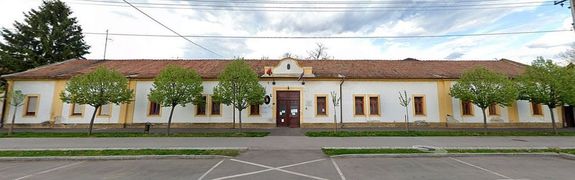 Fel�j�tj�k Gyul�n, a P�ncz�l Imre �voda, �ltal�nos Iskola, K�szs�gfejleszt� Iskola, Koll�gium �s Egys�ges Gy�gypedag�giai M�dszertani Int�zm�nyt is, a Szent Istv�n utc�n. K�p: P�ncz�l Imre EGYMI   