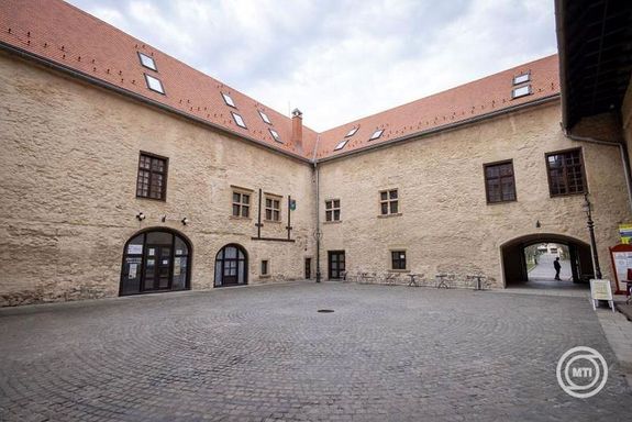 T�rt�nelmi eml�khely lett a szerencsi R�k�czi-v�r �s a reform�tus templom, m�rcius 27-�n. A templomban ki�ltott�k ki 1605-ben, Bocskai Istv�nt fejedelemm�, �s itt nyugszik R�k�czi Zsigmond erd�lyi fejedelem is. K�pek: MTI / Erd�s J�zsef