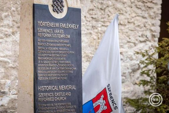 T�rt�nelmi eml�khely lett a szerencsi R�k�czi-v�r �s a reform�tus templom, m�rcius 27-�n. A templomban ki�ltott�k ki 1605-ben, Bocskai Istv�nt fejedelemm�, �s itt nyugszik R�k�czi Zsigmond erd�lyi fejedelem is. K�pek: MTI / Erd�s J�zsef